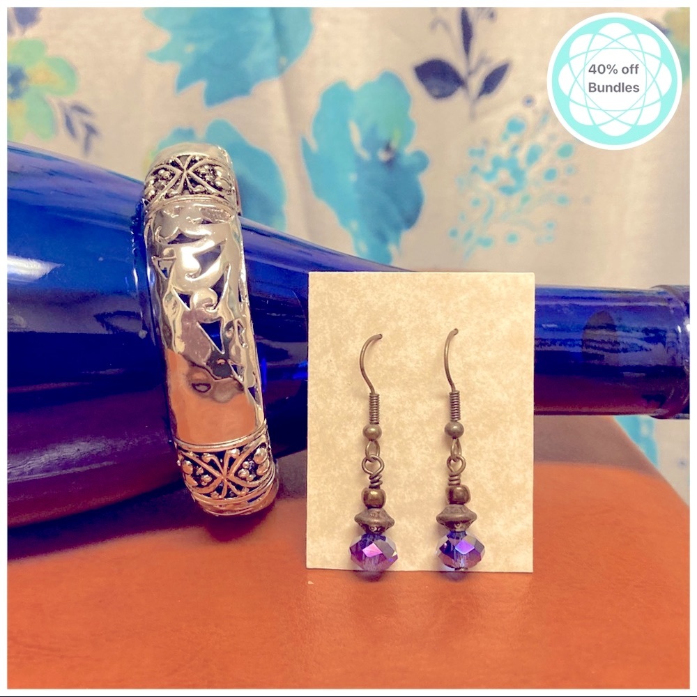 👛 Costume jewelry. Earrings & bracelet.